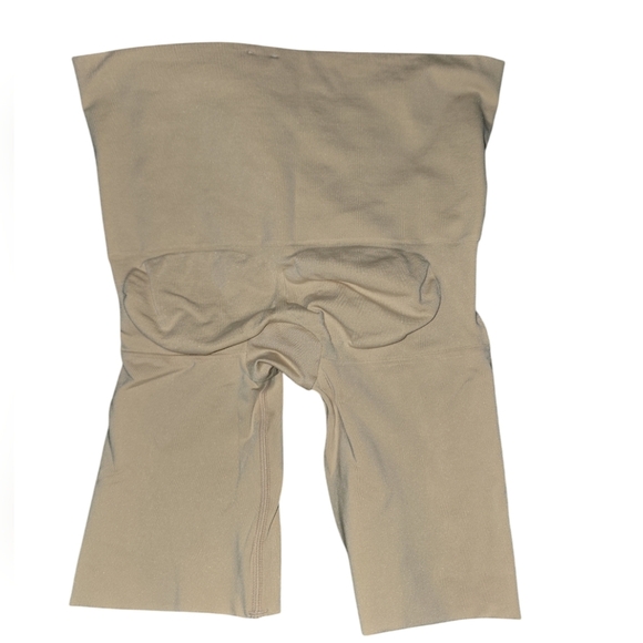 Womens Assets By Spanx Shaping Shorts, Size Large, NWT!!! - Picture 2 of 3